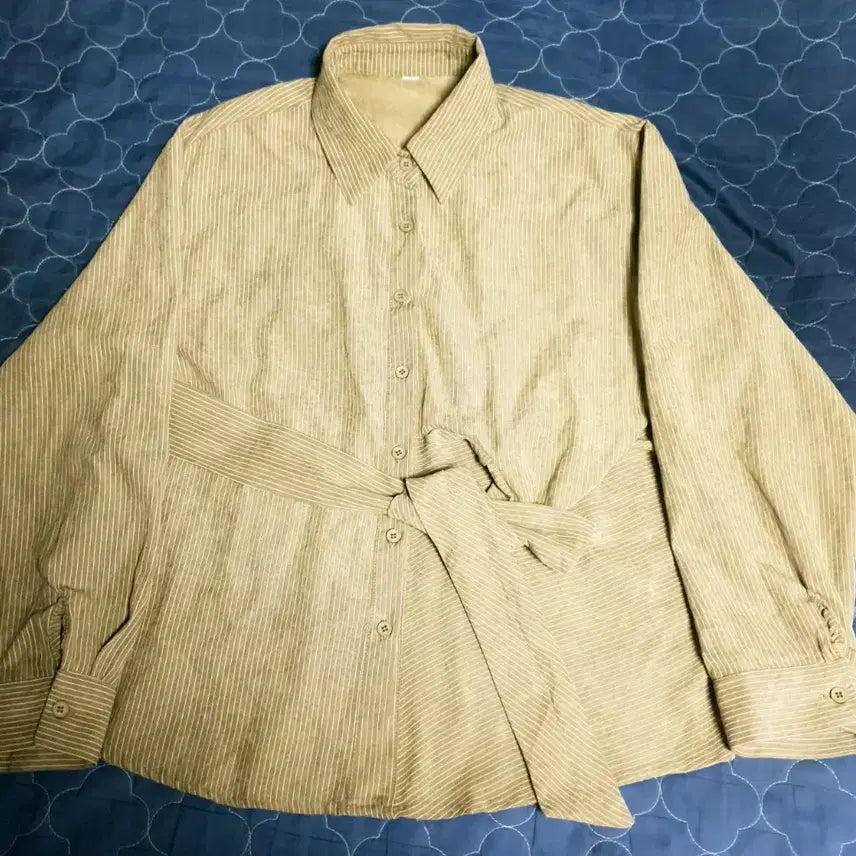 [BUNJANG] Striped Asymmetrical Robe Shirt Olive / (보세) 스트라이프 언발란스 로브 셔츠 올리브 (F)