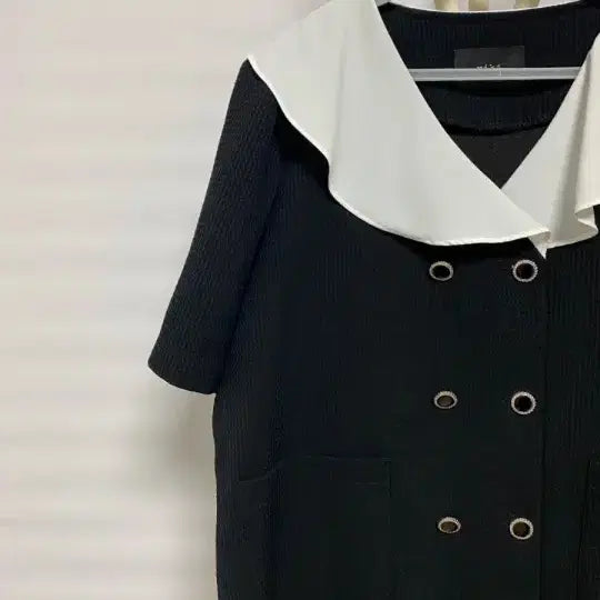 [BUNJANG] Viki Black Collar Short Sleeve Dress / Viki 블랙 카라넥 반팔 원피스 FREE 사이즈