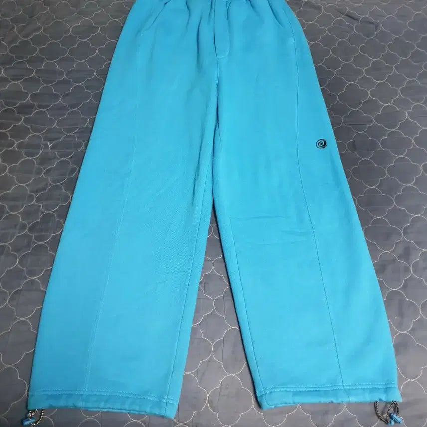 [BUNJANG] Travel Curved Hem String Wide Sweatpants Blue (M) / 트래블 커브드 밑단스트링 와이드 스웨트 팬츠 블루 (M)