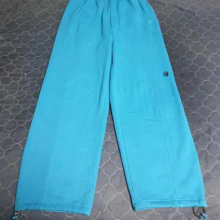 [BUNJANG] Travel Curved Hem String Wide Sweatpants Blue (M) / 트래블 커브드 밑단스트링 와이드 스웨트 팬츠 블루 (M)