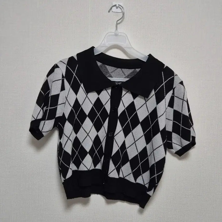 [BUNJANG] Argyle Pattern Short Sleeve Polo Knit / 아가일 패턴 반팔 카라 니트 블랙 화이트