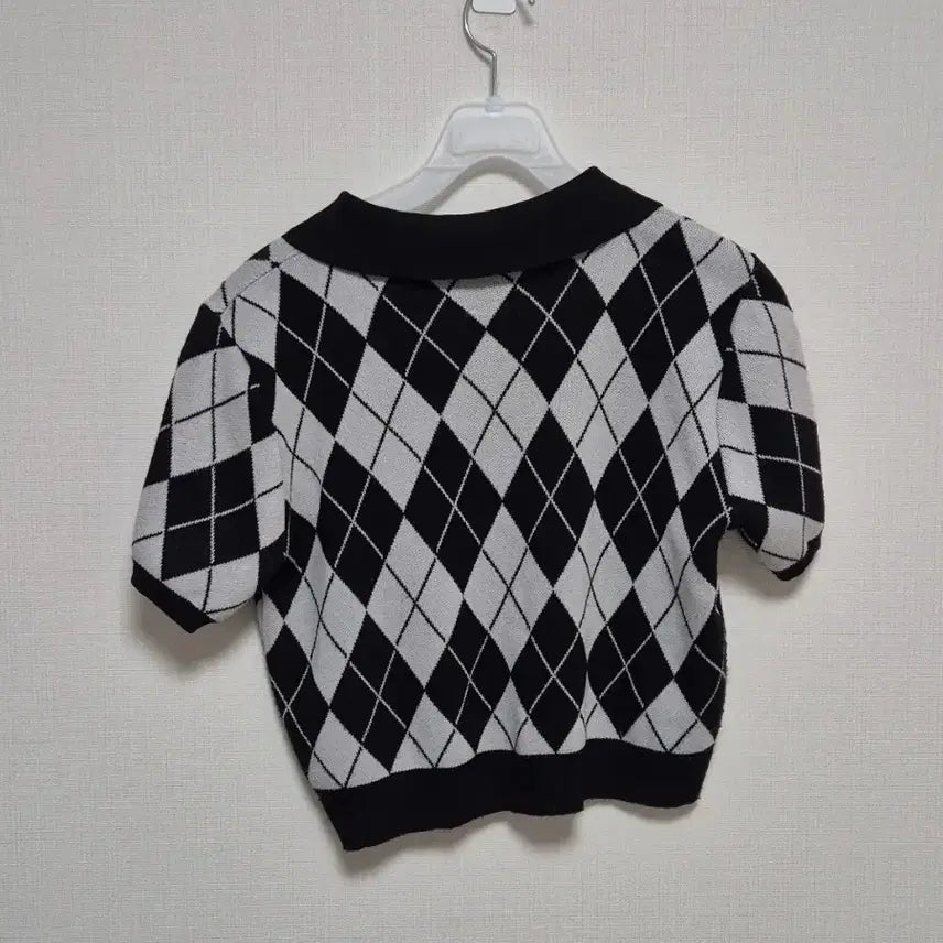 [BUNJANG] Argyle Pattern Short Sleeve Polo Knit / 아가일 패턴 반팔 카라 니트 블랙 화이트