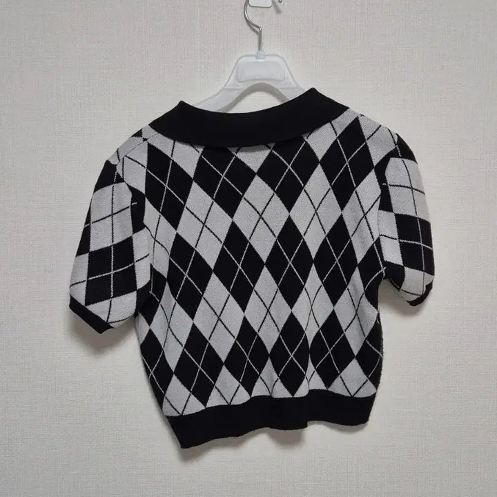 [BUNJANG] Argyle Pattern Short Sleeve Polo Knit / 아가일 패턴 반팔 카라 니트 블랙 화이트