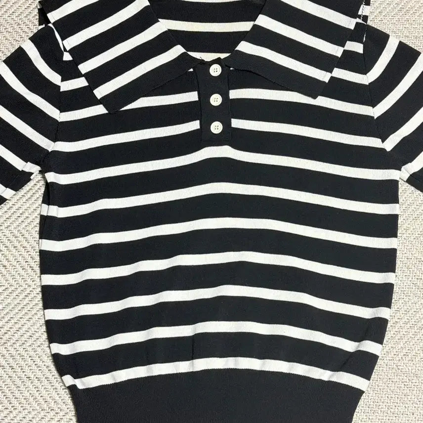 [BUNJANG] Alto Black and White Stripe Collar Knit / Alto 블랙 화이트 스트라이프 카라 니트
