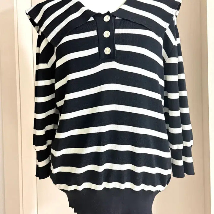 [BUNJANG] Alto Black and White Stripe Collar Knit / Alto 블랙 화이트 스트라이프 카라 니트