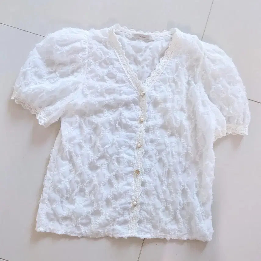 [BUNJANG] The Ijak Lace Short Sleeve Blouse / 더이작 레이스 반팔 블라우스