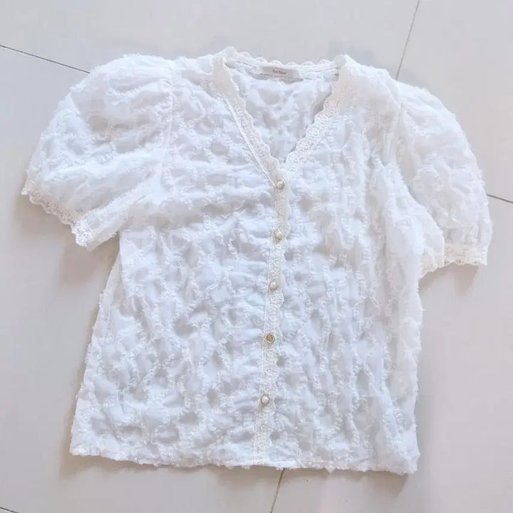 [BUNJANG] The Ijak Lace Short Sleeve Blouse / 더이작 레이스 반팔 블라우스
