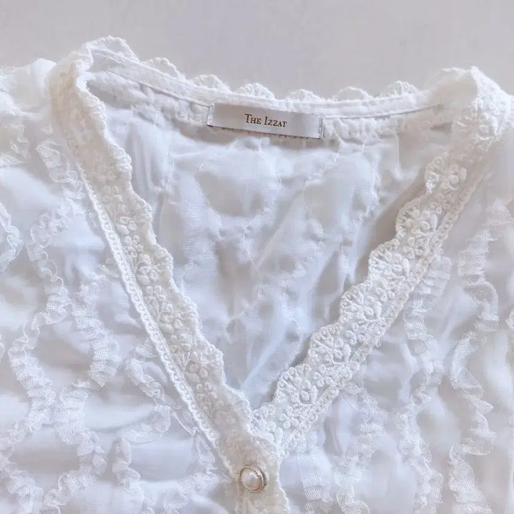 [BUNJANG] The Ijak Lace Short Sleeve Blouse / 더이작 레이스 반팔 블라우스