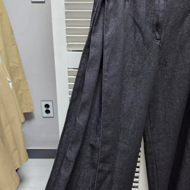 [BUNJANG] Karl Lagerfeld Side Pleated Wide Denim Pants / 칼라거펠트 사이드 주름 와이드 데님바지 2025년제품
