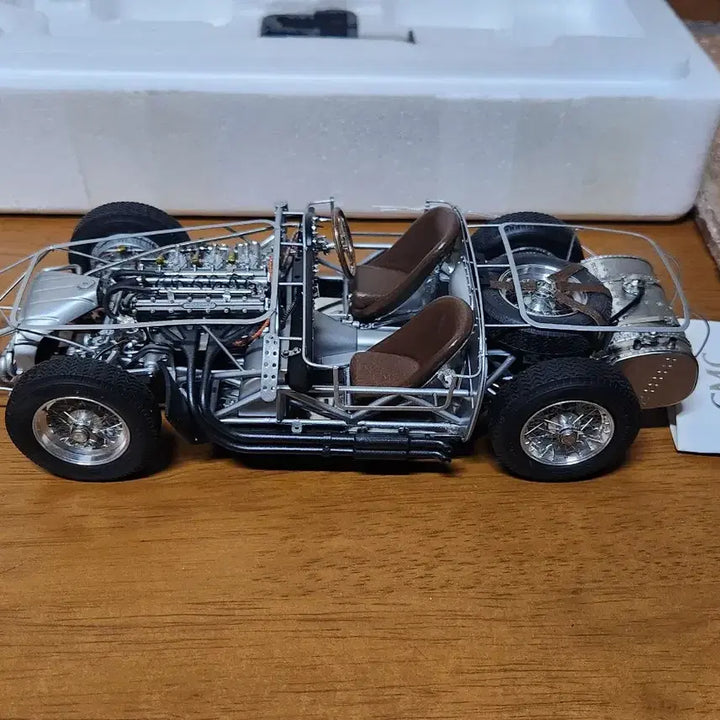 [BUNJANG] 1:18 CMC Maserati 300S Rolling Chassis 1 / 1:18 CMC 마세라티 300S Rolling Chassis 1