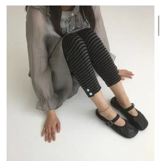 [BUNJANG] Stripe Pattern Leggings with Button Detail / 스프라이트 레깅스