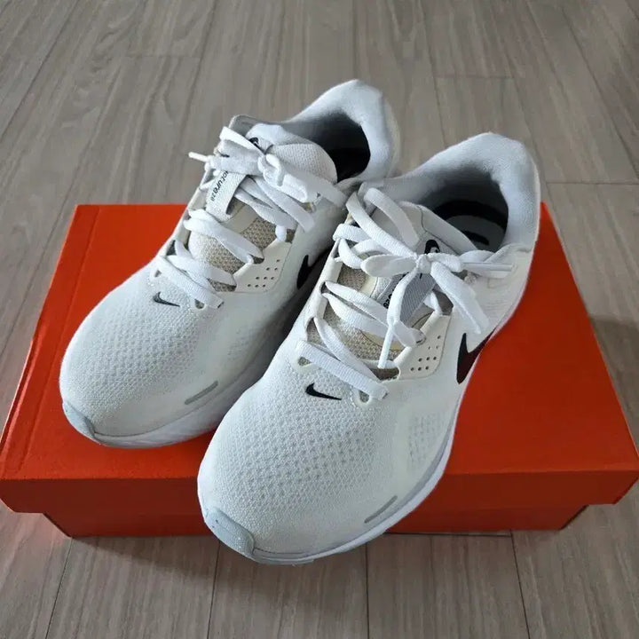 [SOLD OUT] 나이키 스트럭처 26 화이트 240
