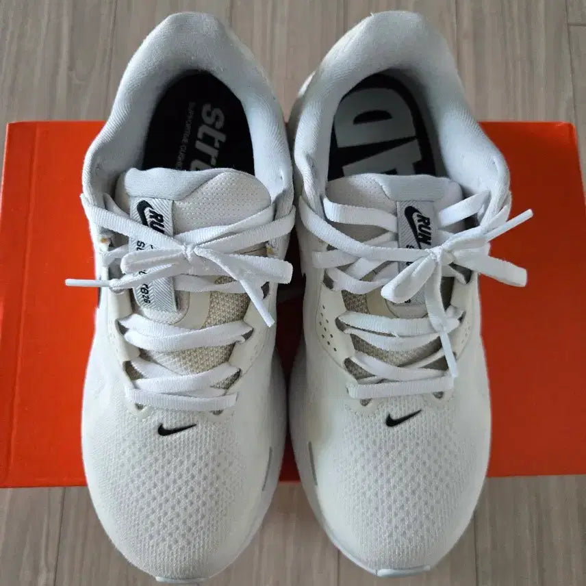 [SOLD OUT] 나이키 스트럭처 26 화이트 240