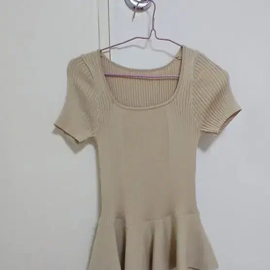 [BUNJANG] Beige Ribbed Short Sleeve T-Shirt / 베이지색 반팔 골지티