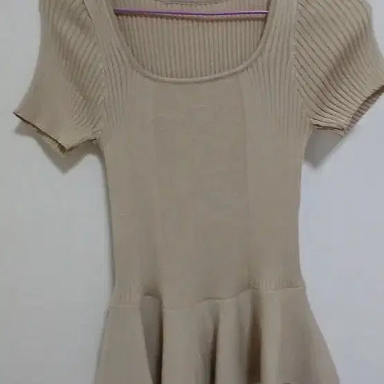 [BUNJANG] Beige Ribbed Short Sleeve T-Shirt / 베이지색 반팔 골지티