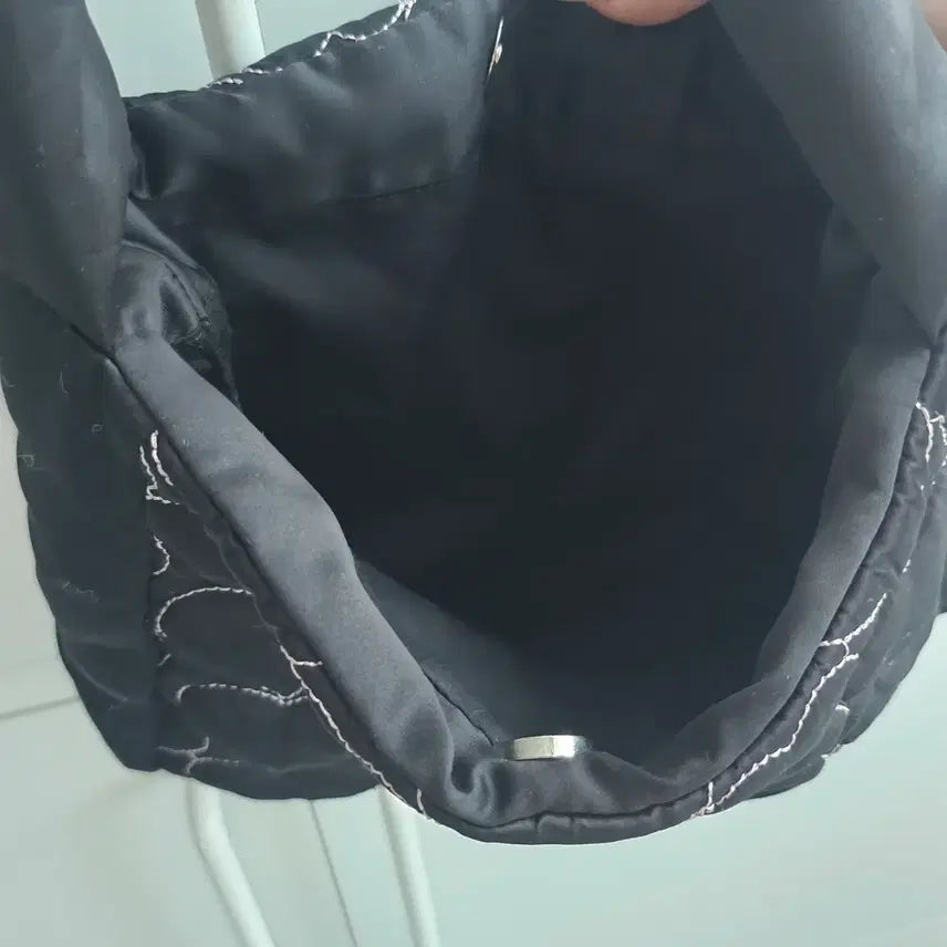 [BUNJANG] Black Heart Quilting Shoulder Bag / 블랙 하트 퀼팅 누빔 숄더백