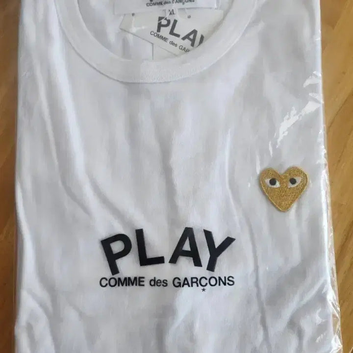 [BUNJANG] Comme des Garçons Gold Emblem T-Shirt / 꼼데가르송 반팔티 골드와펜 25년 신상, 레어템