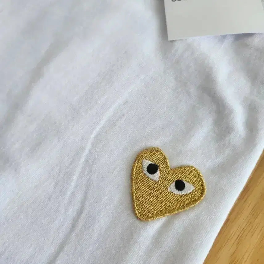 [BUNJANG] Comme des Garçons Gold Emblem T-Shirt / 꼼데가르송 반팔티 골드와펜 25년 신상, 레어템