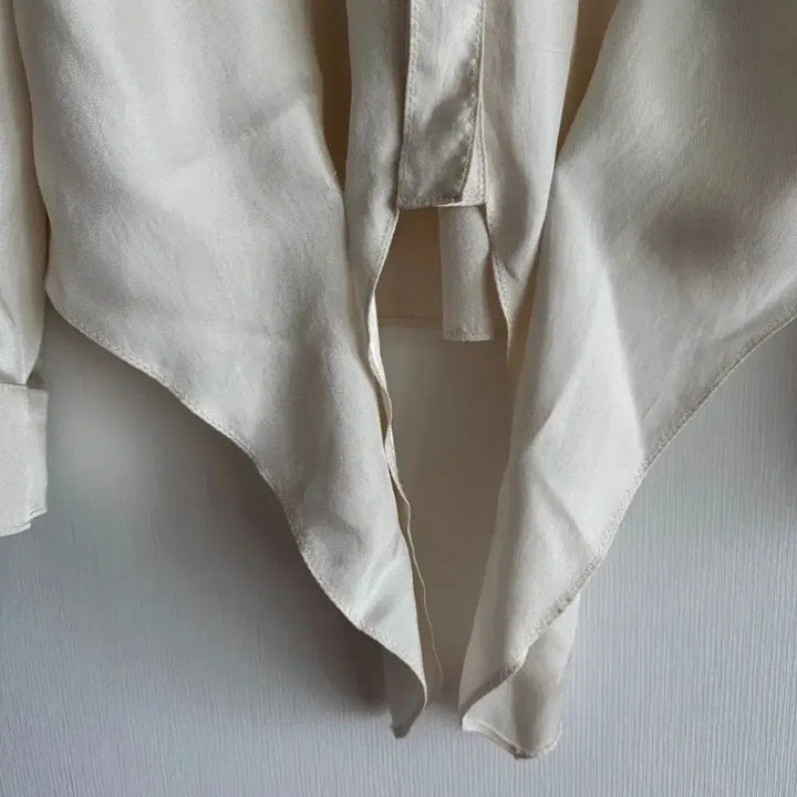 [BUNJANG] TIME COIL SATIN BLOUSE / 한섬 타임 꼬임 새틴 블라우스