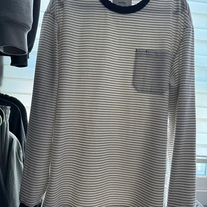 [BUNJANG] Indirock Stripe Long Sleeve / 인더로우 스트라이프 롱슬리브 판매합니다