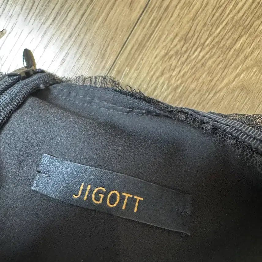 [BUNJANG] JIGOTT Pleated One-Piece Dress with Chain Belt / JIGOTT 지고트 토트 플리츠 원피스