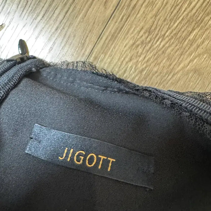 [BUNJANG] JIGOTT Pleated One-Piece Dress with Chain Belt / JIGOTT 지고트 토트 플리츠 원피스