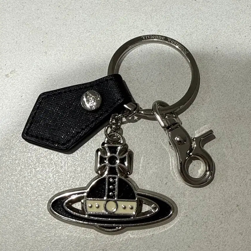 [BUNJANG] Vivienne Westwood Saffiano Black and White Keyring / 비비안웨스트우드 사피아노 블랙앤화이트 키링