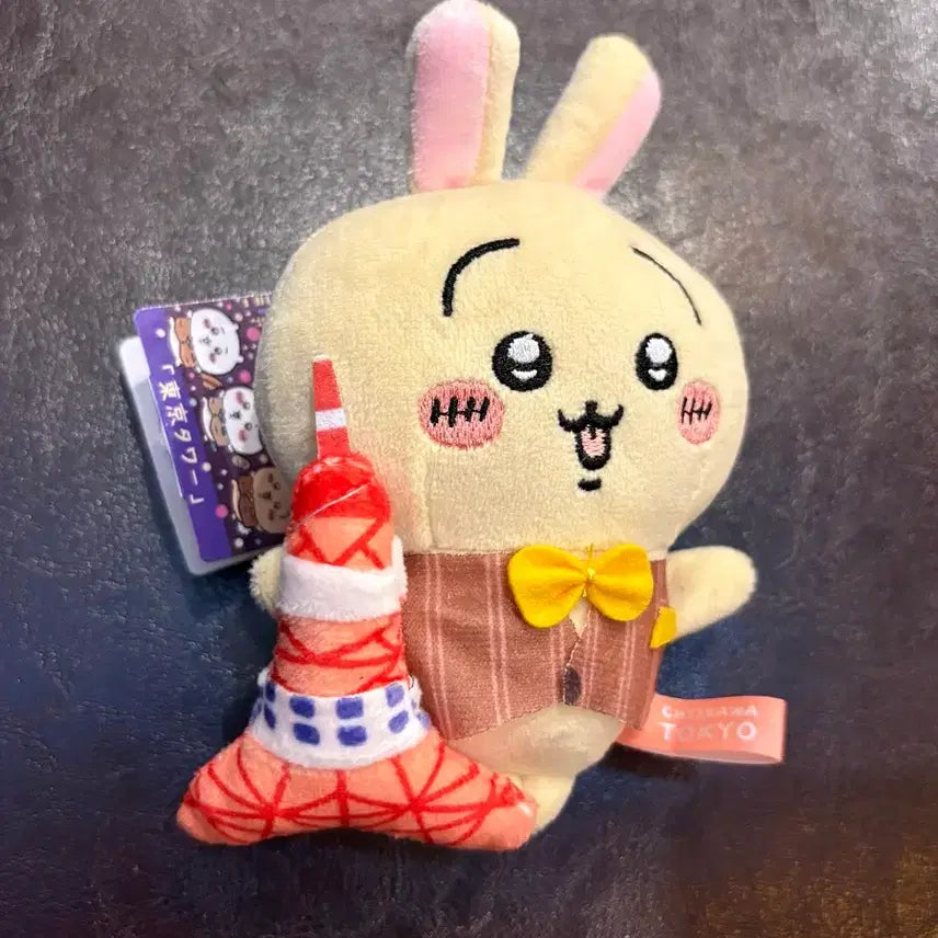 [BUNJANG] Chiikawa Usagi Tokyo Tower Limited Edition Plush Keychain (11cm) / (미사용 11cm) 치이카와 우사기 도쿄타워 지역한정 인형 키링