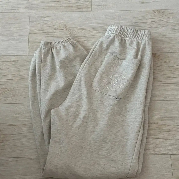 [BUNJANG] Please No Follow New Hailey Jogger Oatmeal / 플리즈노팔로우 new hailey jogger