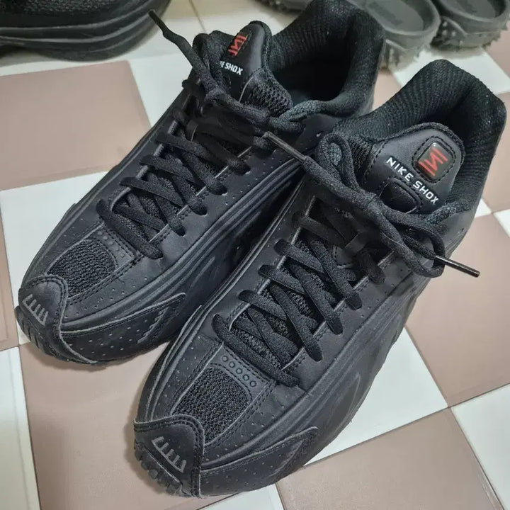 [BUNJANG] Nike Shox R4 Black Women&