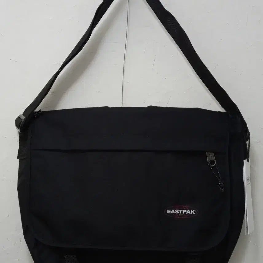[BUNJANG] Eastpak Crossbody Bag 20L / 이스트팩 크로스백 20L