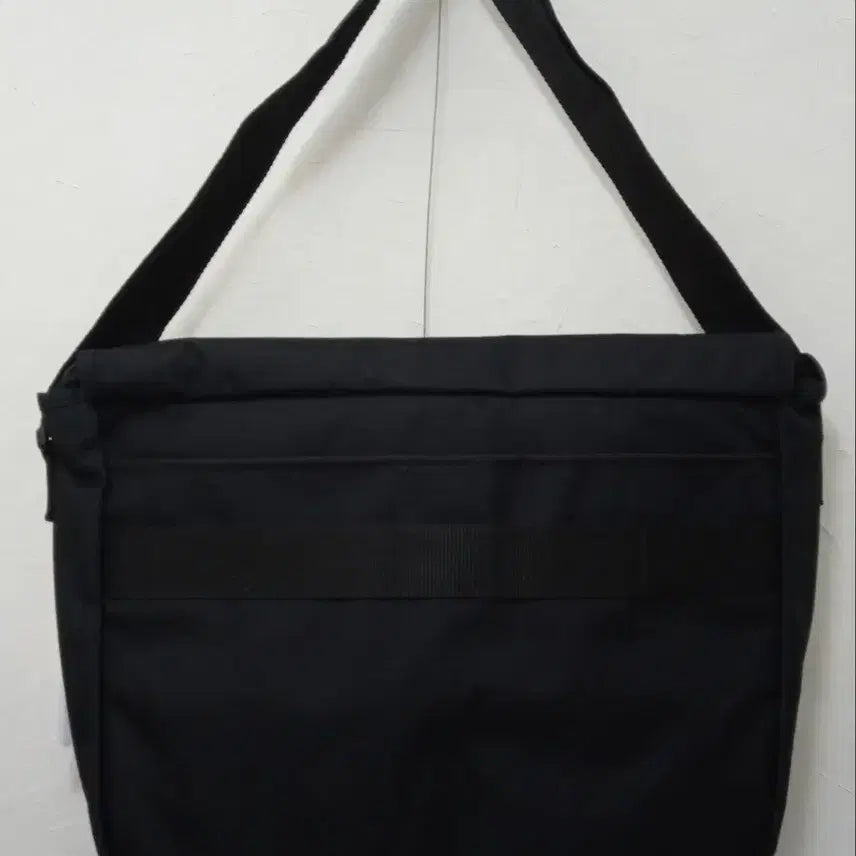 [BUNJANG] Eastpak Crossbody Bag 20L / 이스트팩 크로스백 20L