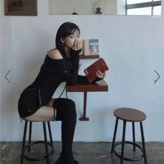[BUNJANG] Faye Jade Eyelet Off-Shoulder Knit Black / 페일제이드 아일릿 오프숄더 니트 블랙