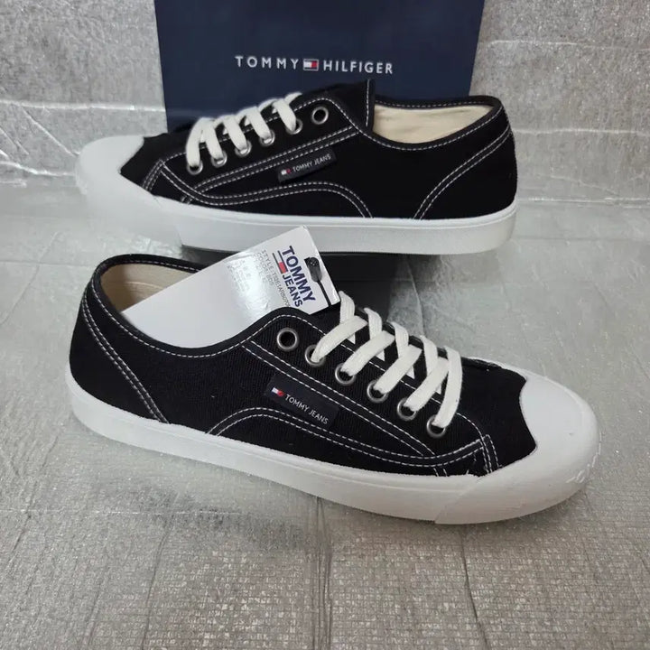 [BUNJANG] Tommy Hilfiger Julie Stitch Canvas Sneakers Size 270 / 타미힐피거 블랙 스니커즈(270)