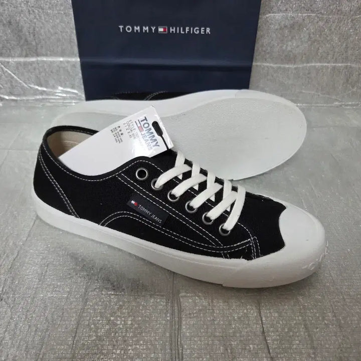 [BUNJANG] Tommy Hilfiger Julie Stitch Canvas Sneakers Size 270 / 타미힐피거 블랙 스니커즈(270)