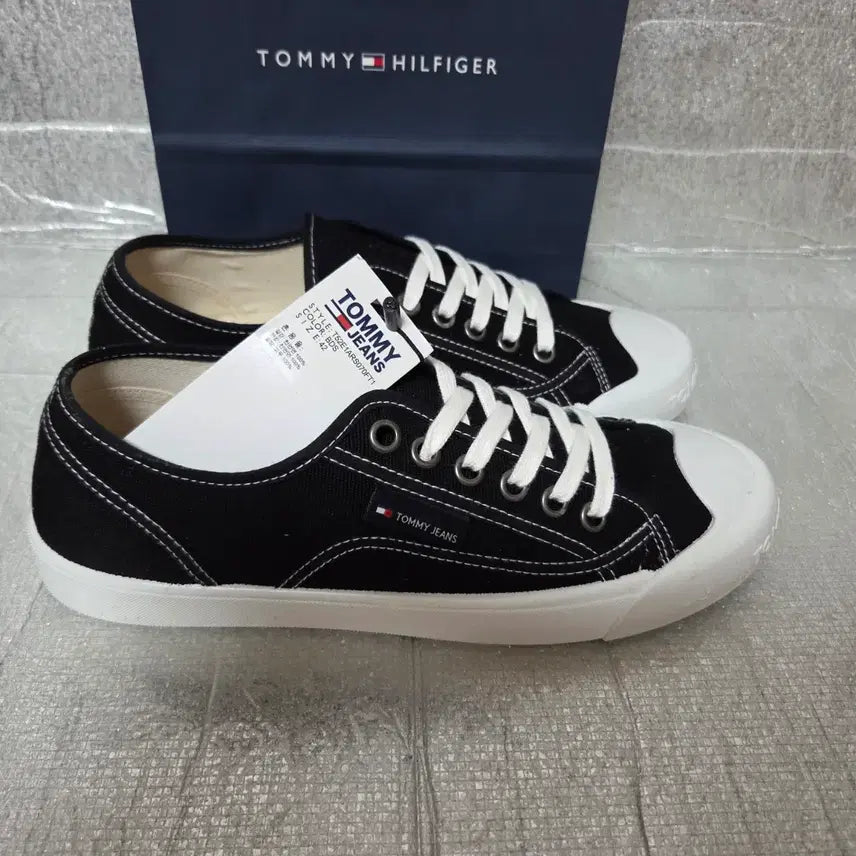 [BUNJANG] Tommy Hilfiger Julie Stitch Canvas Sneakers Size 270 / 타미힐피거 블랙 스니커즈(270)