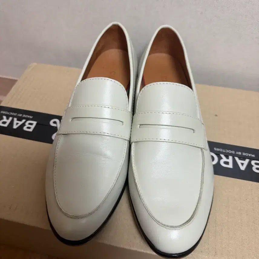 [BUNJANG] Kuern London Loafers White 250 / 쿠에른 런던로퍼 250