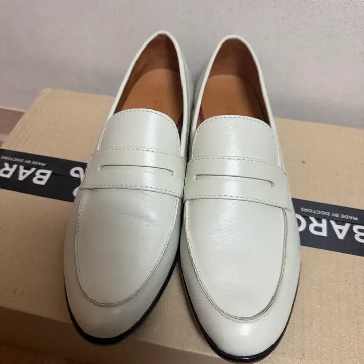 [BUNJANG] Kuern London Loafers White 250 / 쿠에른 런던로퍼 250