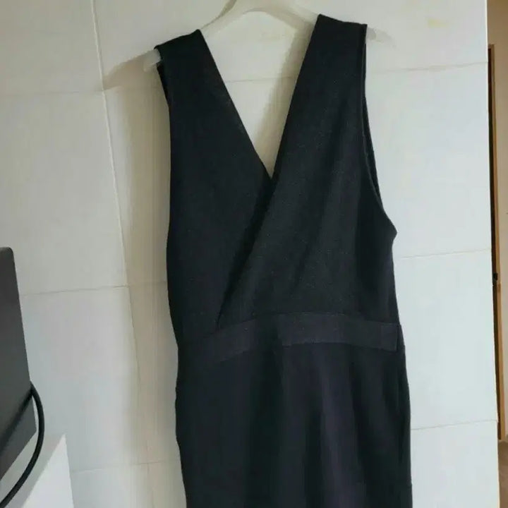 [SOLD OUT] 여성)V넥 슬리브리스 니트(S)