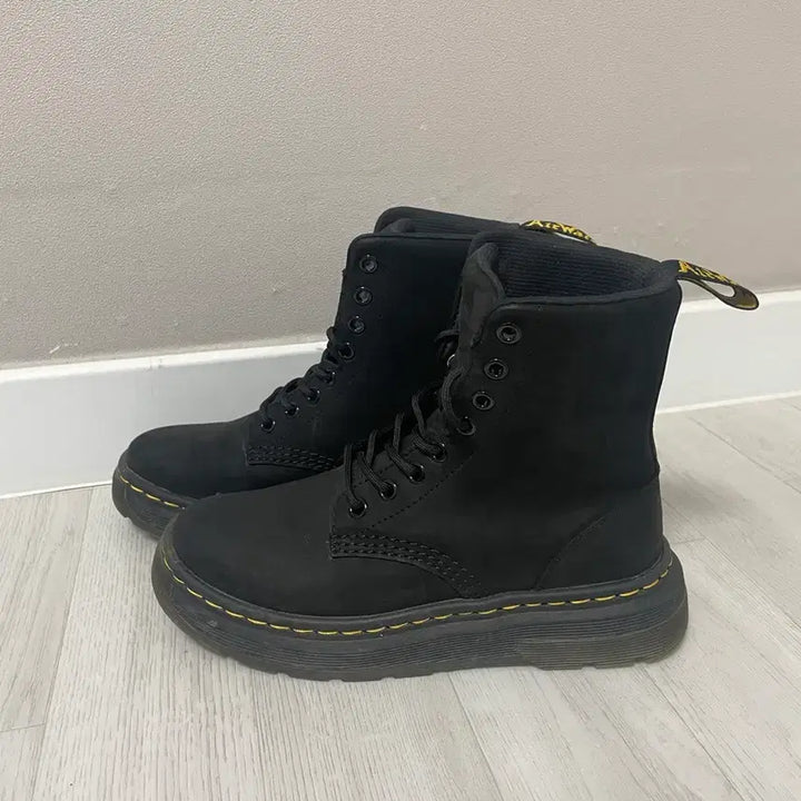 [BUNJANG] Dr. Martens Cruson Buff Rub Black Leather Boots / 닥터마틴 크루슨 버프벅 블랙