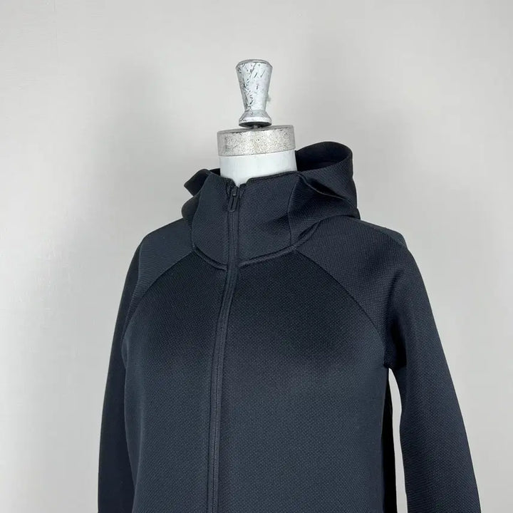 [SOLD OUT] 언더아머 루즈핏 두께감 블랙 트레이닝 자켓 점퍼 여S 라덴 빈티지