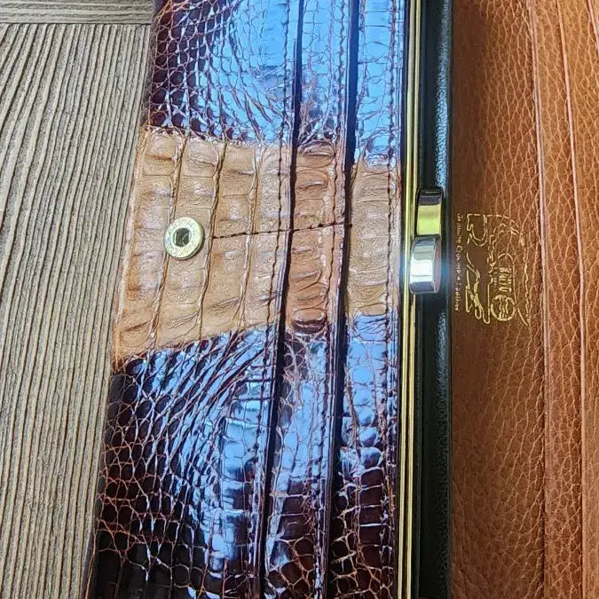 [BUNJANG] Genuine Crocodile Leather Long Wallet - Brown/Beige with Cloch Detail / 악어 가죽 장지갑 브라운/베이지쿨로치 미사용
