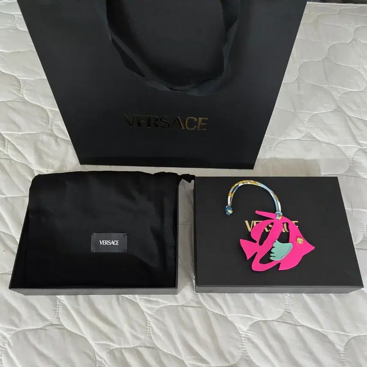 [BUNJANG] Versace Fish Leather Bag Charm / (새상품)베르사체 피쉬 가죽 백참