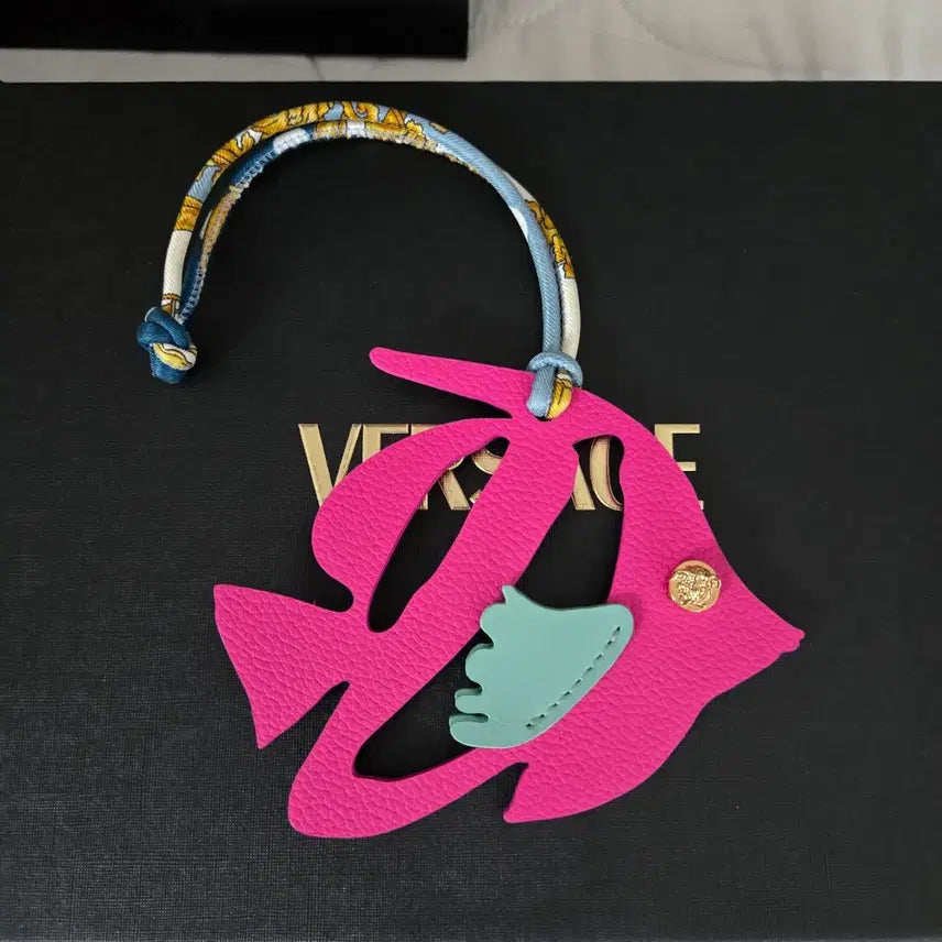 [BUNJANG] Versace Fish Leather Bag Charm / (새상품)베르사체 피쉬 가죽 백참