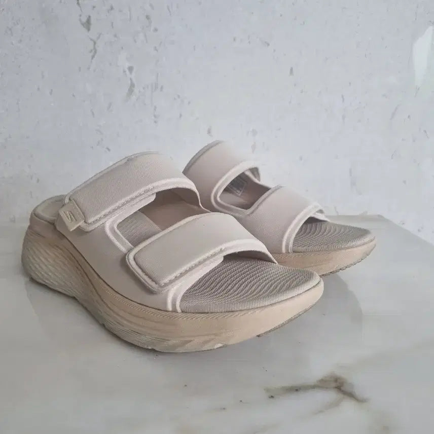 [BUNJANG] Skechers Max Cushioning Slides Sandals 220mm / 스케쳐스 맥스 쿠셔닝 슬리퍼 (샌들) 220