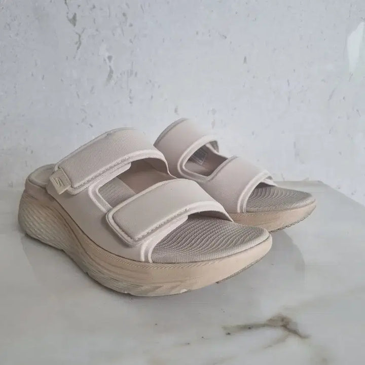 [BUNJANG] Skechers Max Cushioning Slides Sandals 220mm / 스케쳐스 맥스 쿠셔닝 슬리퍼 (샌들) 220