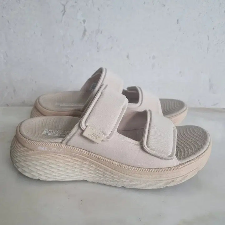 [BUNJANG] Skechers Max Cushioning Slides Sandals 220mm / 스케쳐스 맥스 쿠셔닝 슬리퍼 (샌들) 220