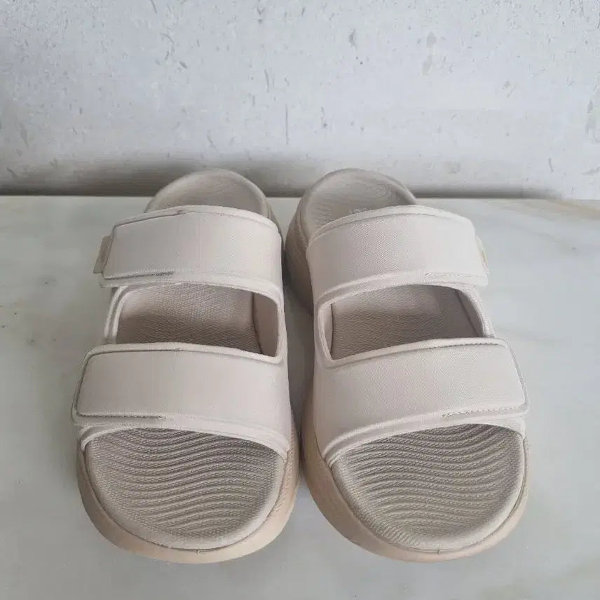 [BUNJANG] Skechers Max Cushioning Slides Sandals 220mm / 스케쳐스 맥스 쿠셔닝 슬리퍼 (샌들) 220