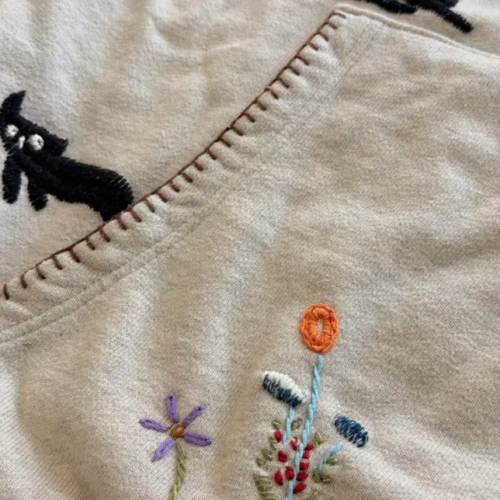 [BUNJANG] Capital Embroidered Hoodie / 캐피탈 자수 후드티 새제품