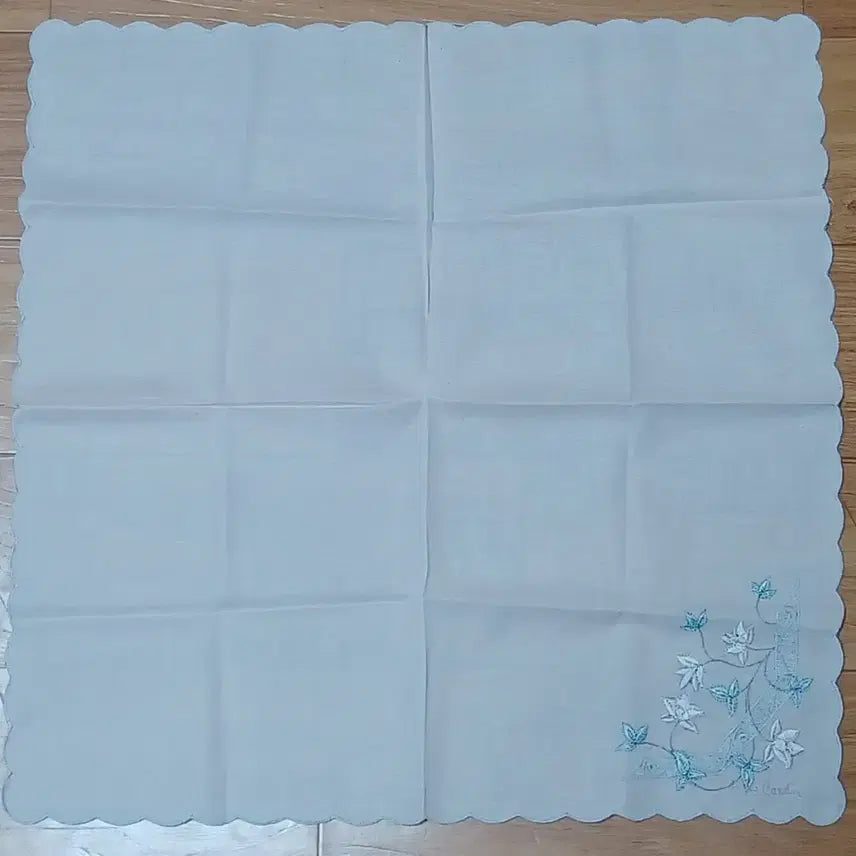 [BUNJANG] Vintage Handkerchief Set (Floral / Pierre Cardin) / [무료배송] 피에르 가르뎅 자수 손수건 2장 + 꽃무늬 손수건